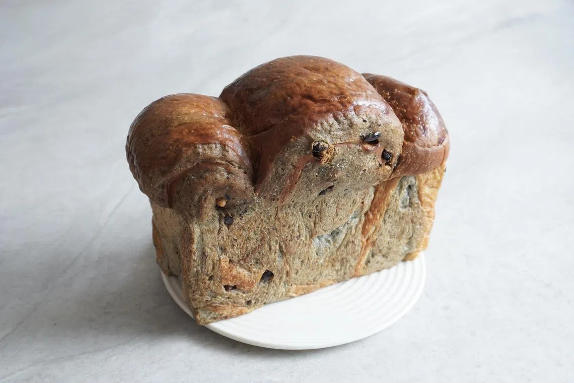 Greendot Patisserie的核桃红枣黑芝麻土司面包。（餐馆提供）