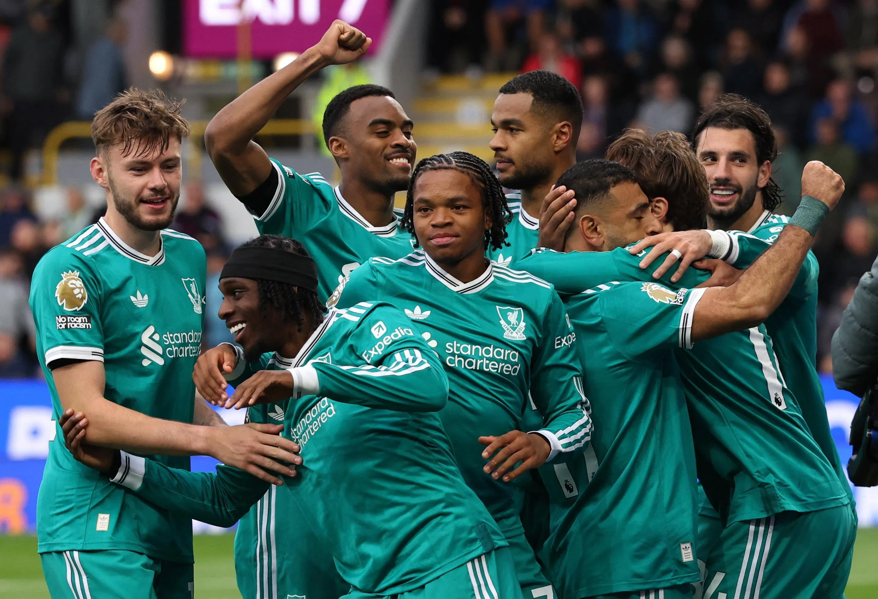 比赛最后时刻的绝杀进球让红军众将欢呼雀跃。（路透社）