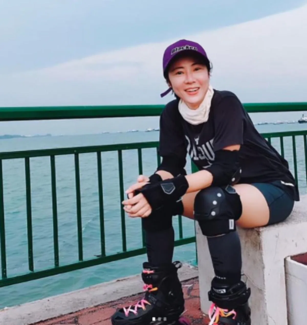 许美珍前年底学习直排轮，固定运动的她强调健康最重要。（互联网）