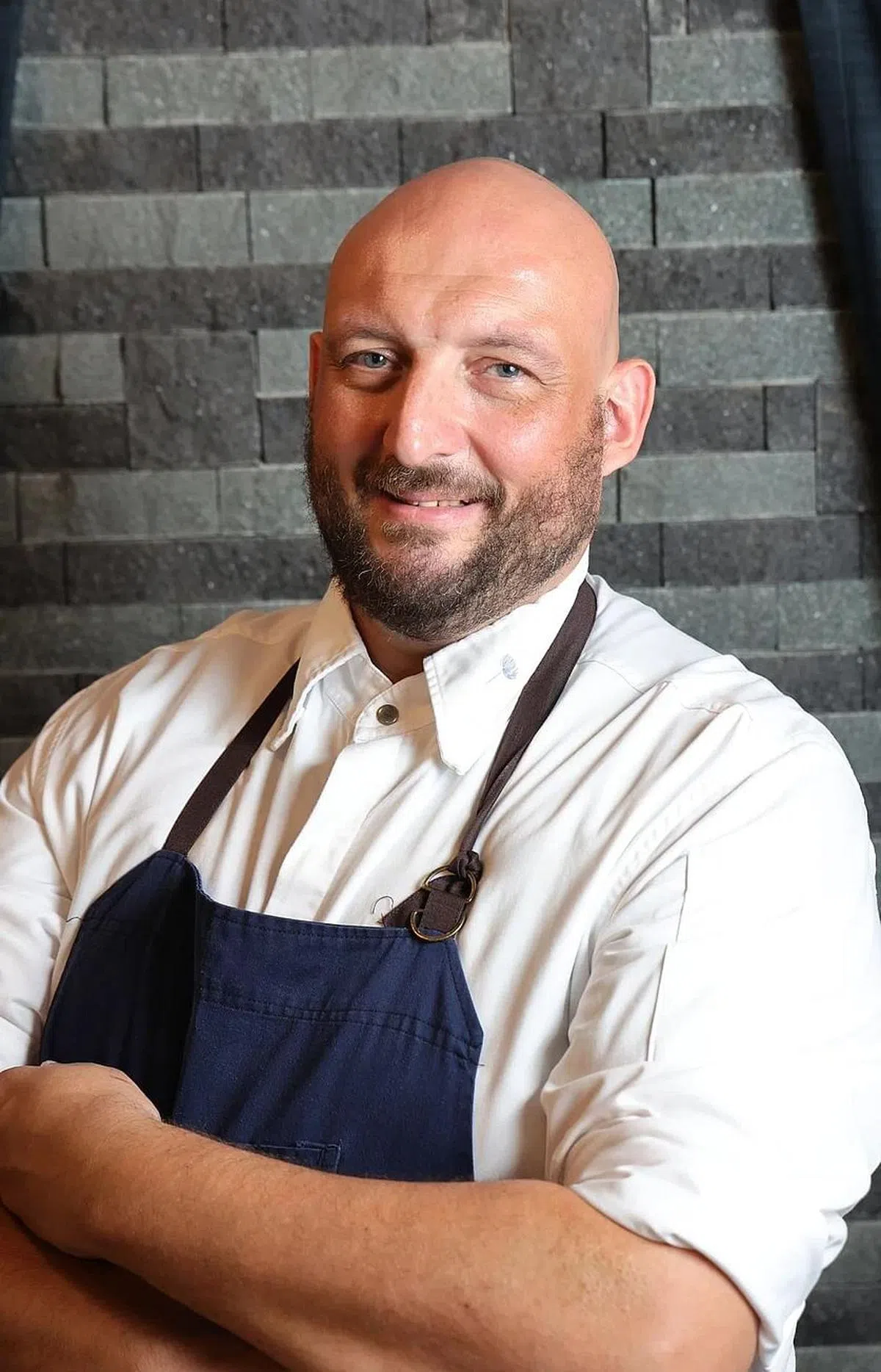 法式餐馆Restaurant JAG创办人兼主厨吉伦（Jeremy Gillon）认为外籍厨师要创作本地年菜，须从了解鱼生开始。