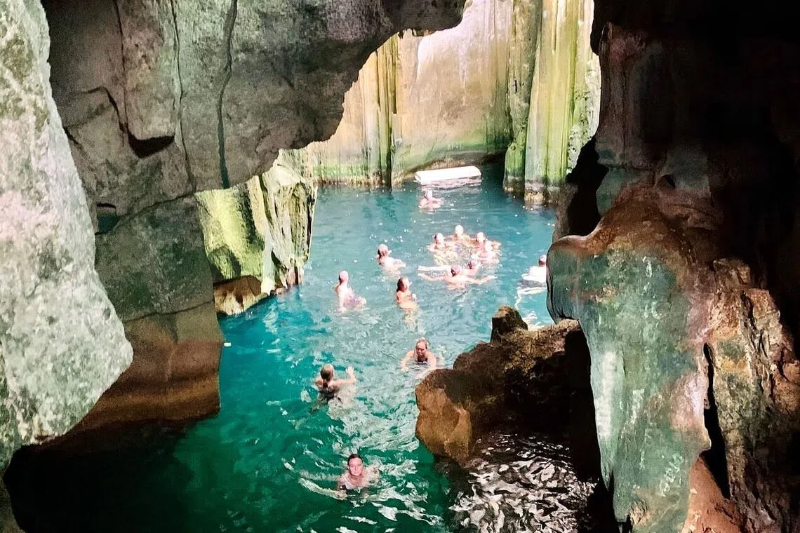 到斐济，若不到萨瓦伊劳洞穴打卡，如入宝山空手回。（罗伦斯摄）