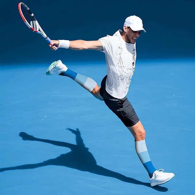 压缩袜原用在运动时促进血液循环，消除肌肉疲劳。（取自amazon.sg）