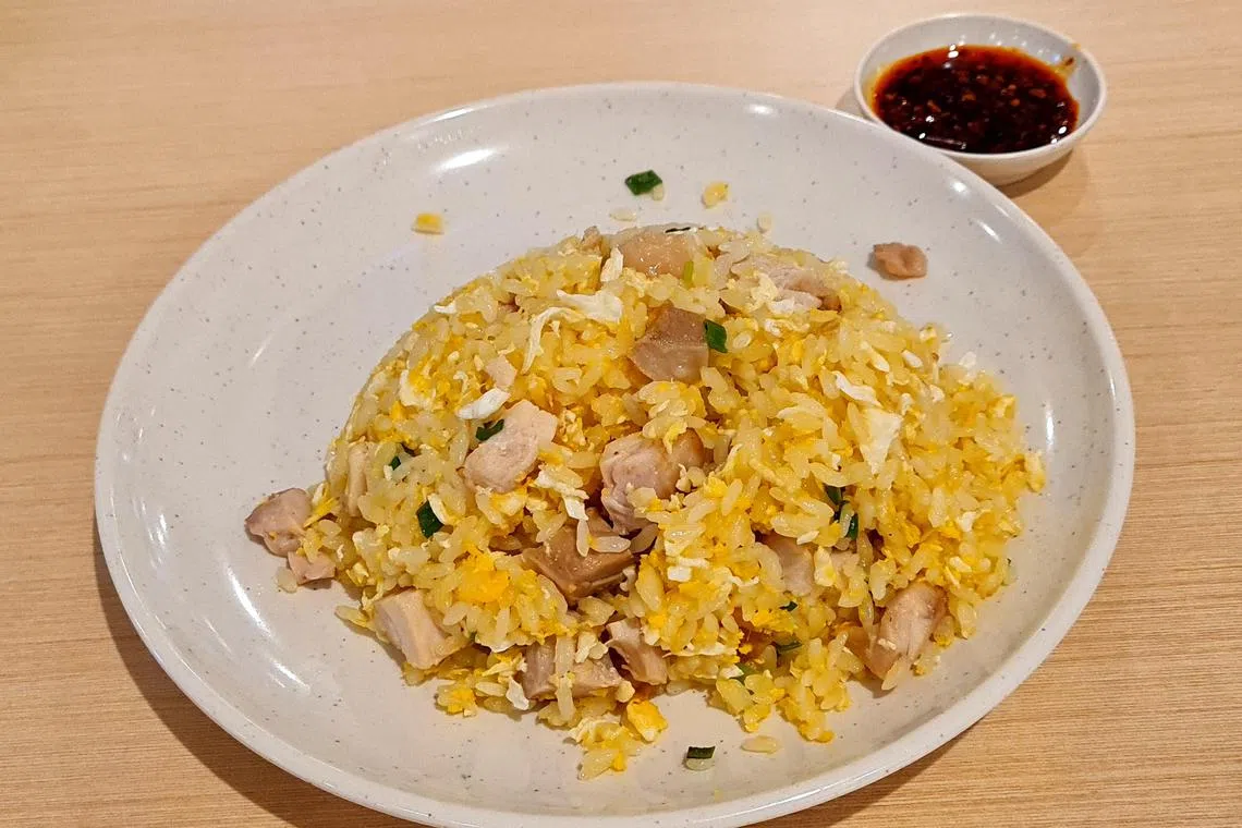 王厨蛋炒饭镬气四溢，米粒金黄分明。（叶晓虹摄）