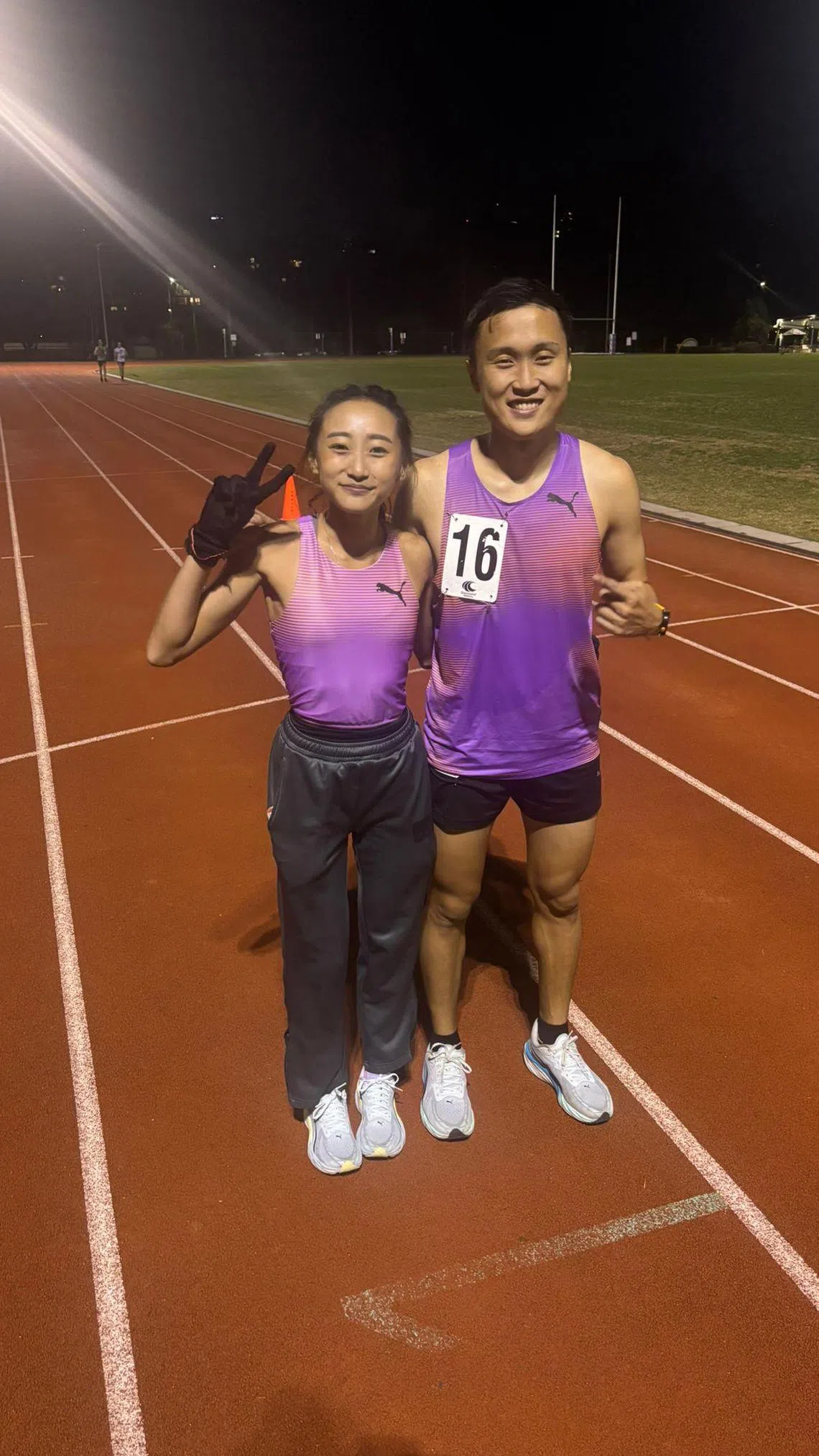 吴文熙（右）和李瑛粧在澳洲分别打破男女1万米全国纪录，这是他们今年一起打破的第二个全国纪录。（受访者提供）