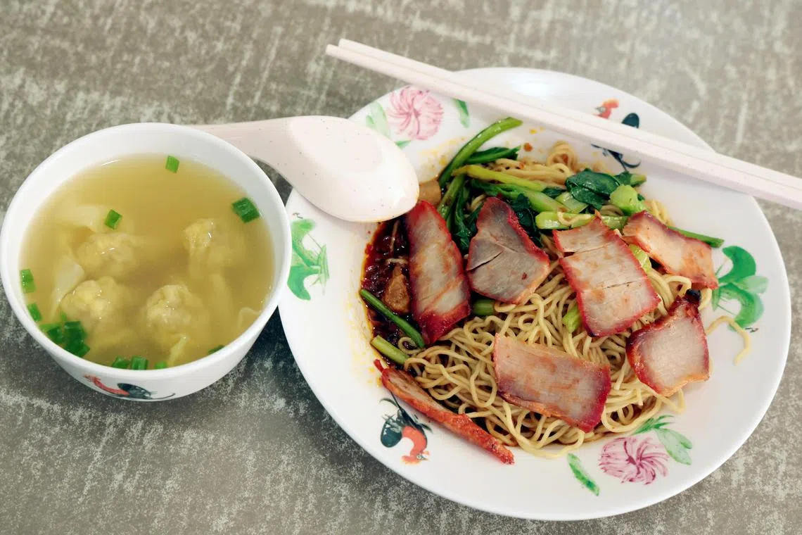 云吞面主打手工全蛋面。（梁麒麟摄）