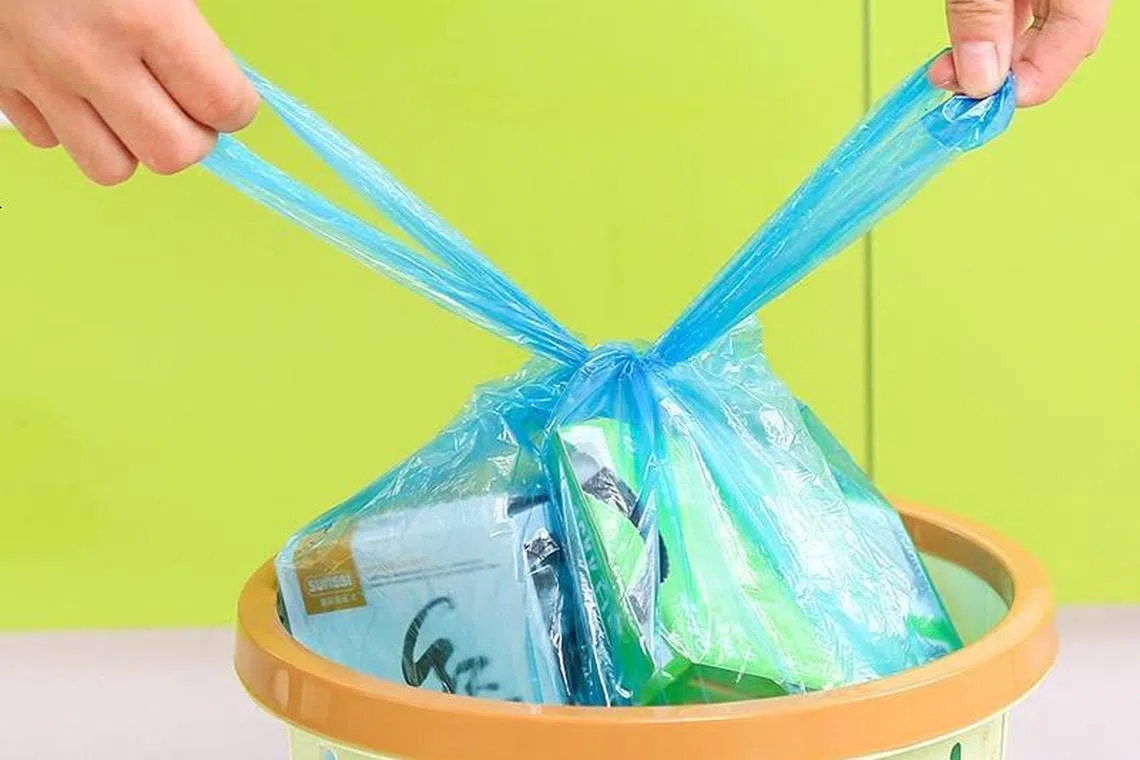 家里的垃圾应每天清理，以免吸引蟑螂或壁虎来觅食。（互联网）