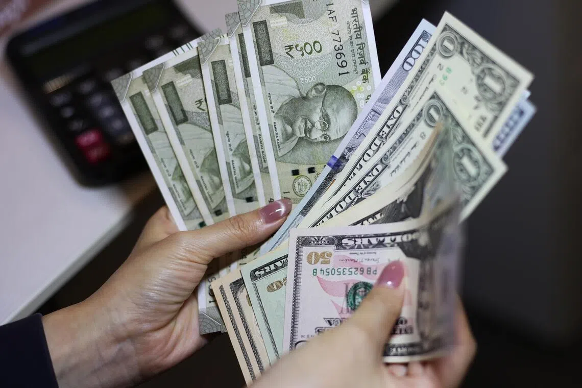 外资持续撤离印度股市卢比兑美元跌至历史新低| 联合早报