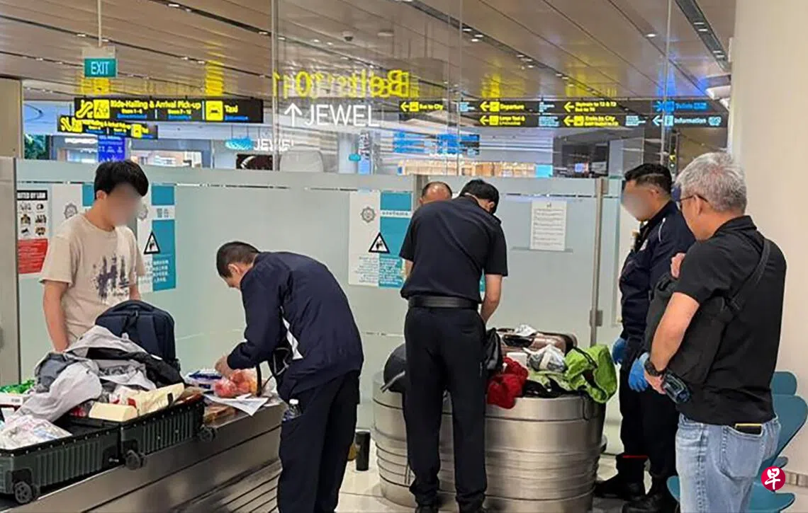 三机构海陆空关卡执法 60人被发现未申报逃税
