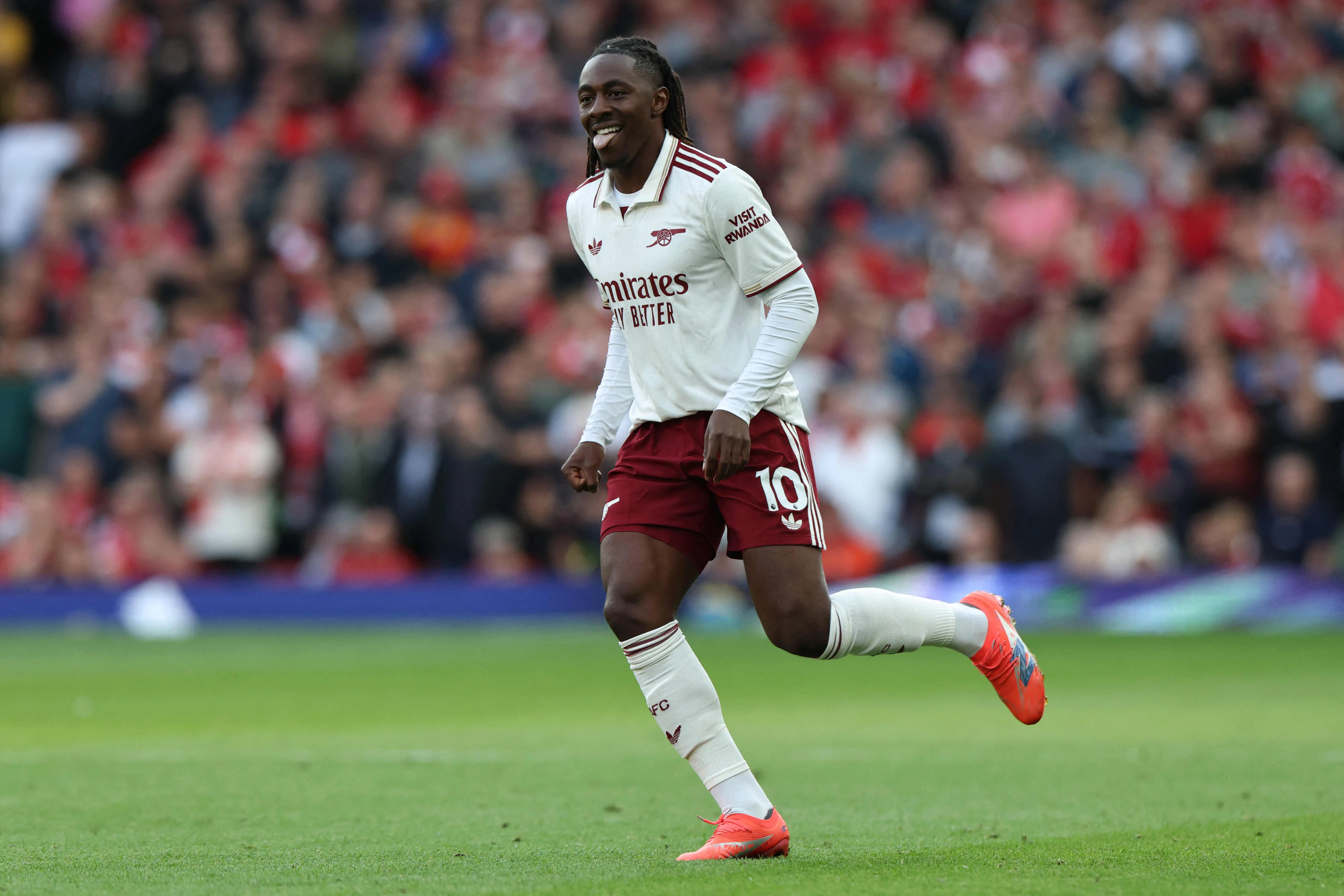 阿申纳的新10号埃泽从小就是炮兵球迷，也曾经在炮兵青训学院待过。他今夏原本接近加盟热刺，但热刺最终被阿申纳“截胡”。（法新社）