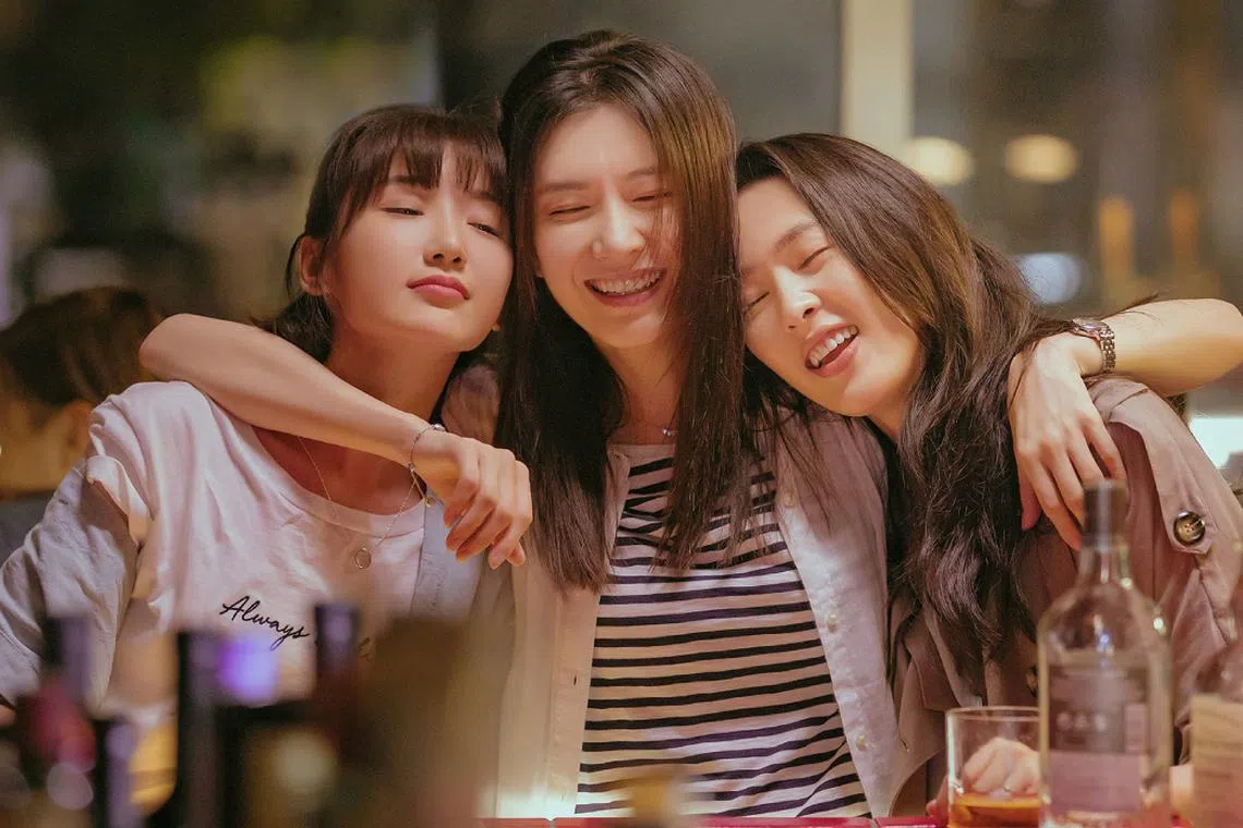 柠萌影视出品的2020年中国女性题材剧《三十而已》由童瑶（右起）、江疏影和毛晓彤主演，播出时热度和口碑双收。（互联网）