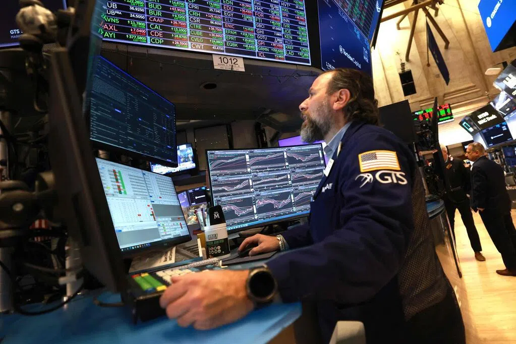 美股创新高 标普500逼近7000点关口