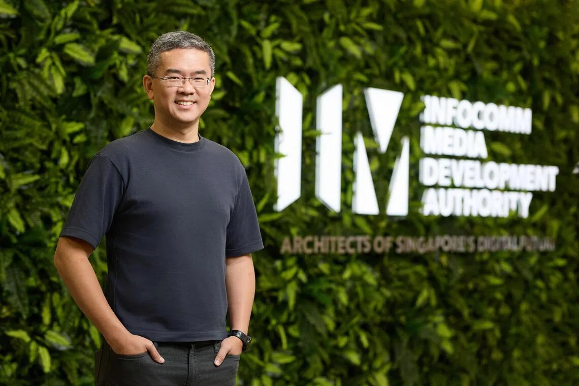 在柳俊泓领导资讯通信媒体发展局期间，当局曾通过各项计划为我国培育人才，包括与高等学府等合作的“加快培训专才计划”，为工作人士提升技能。（数码发展及新闻部提供）