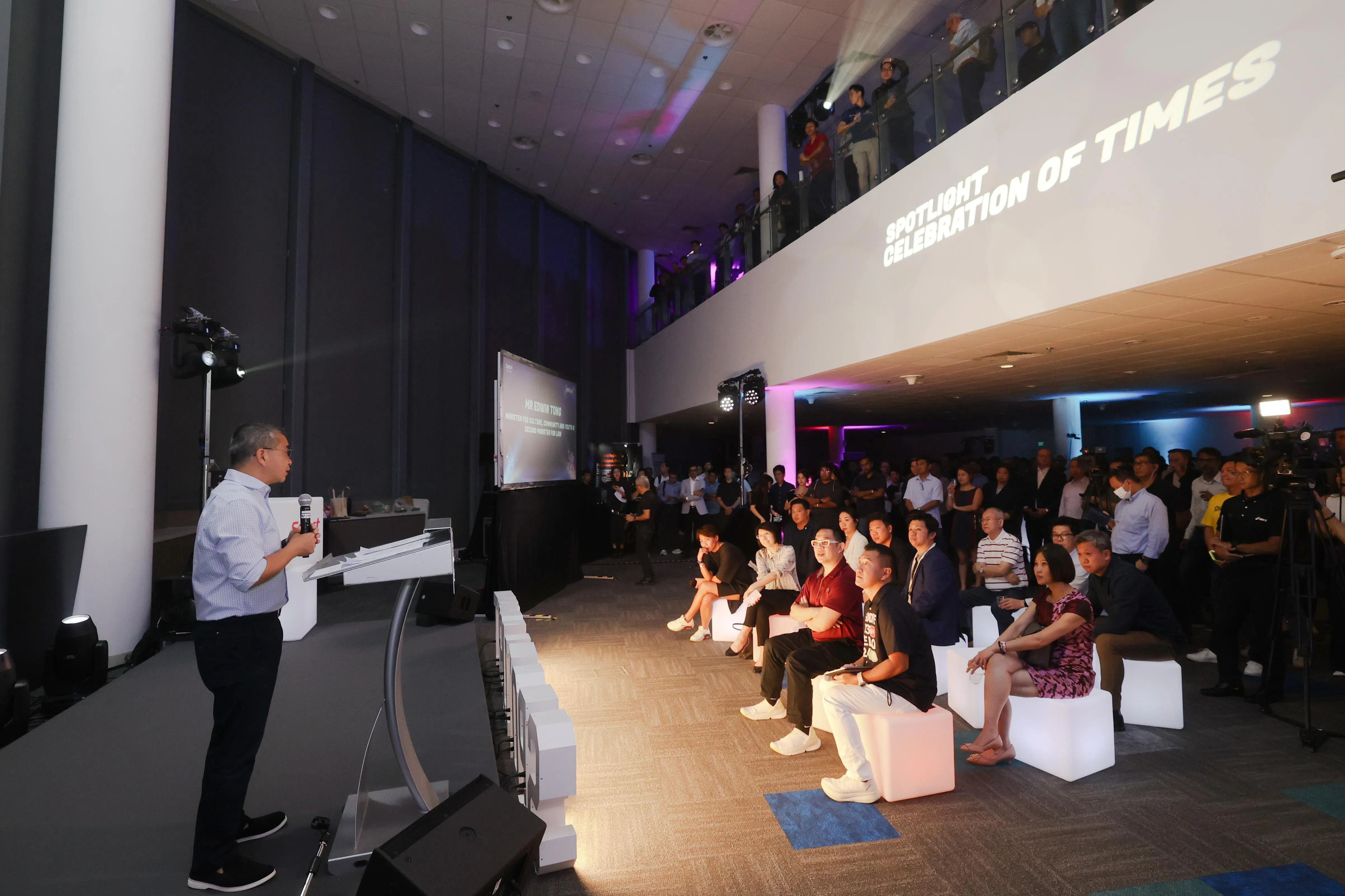 文化、社区及青年部长兼律政部第二部长唐振辉星期二（1月16日）在体育城图书馆致词时，感谢本地企业对本地体育发展所做的贡献。（蔡家增摄）