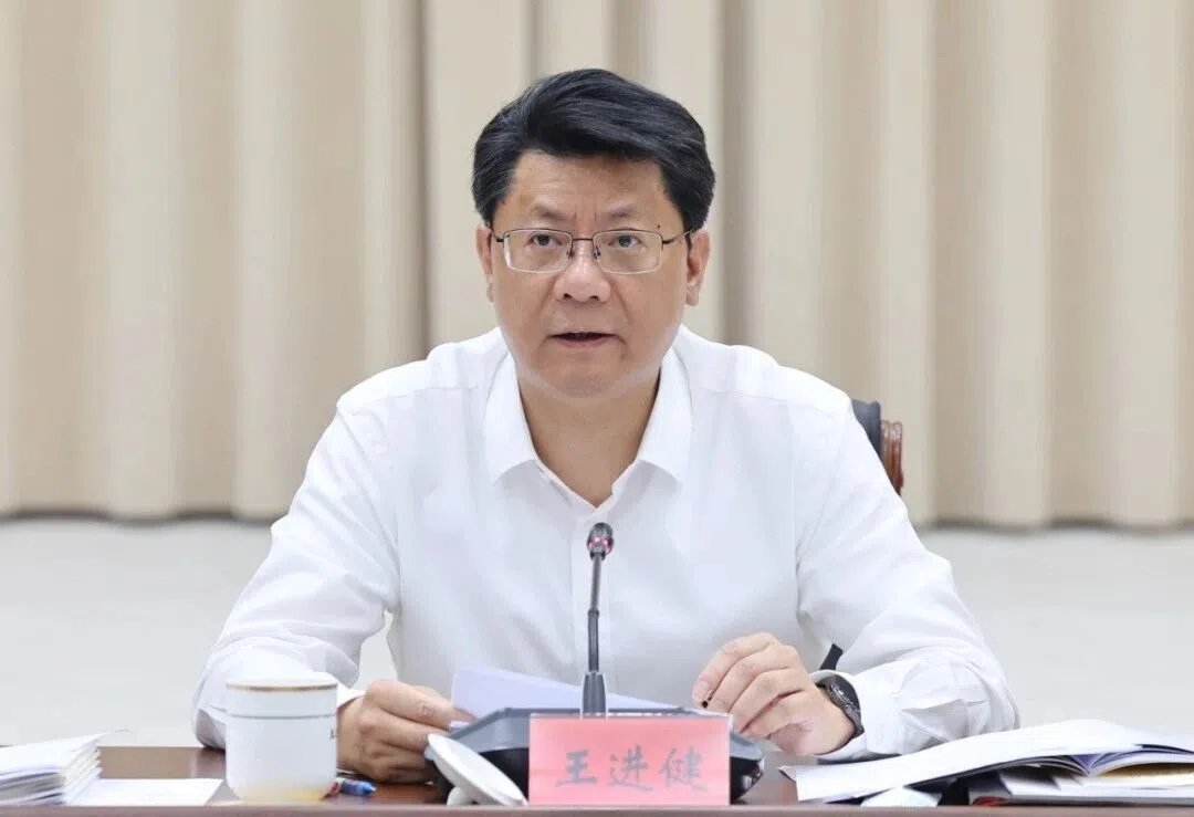 地级市“一把手”直升省委常委 53岁扬州书记王进健履新云南