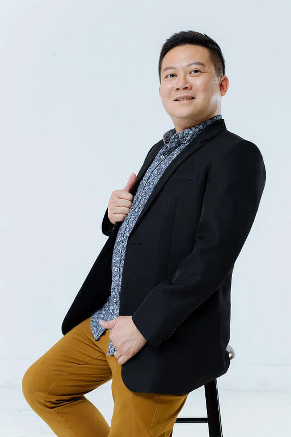 翁嘉宏从小对餐饮业感兴趣，立志把罐装三色奶茶带到更多国家。（商家提供）