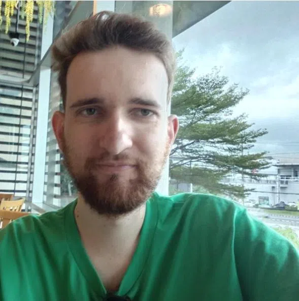 虚报裤袋有炸弹的澳大利亚男子霍金斯。（取自网络）