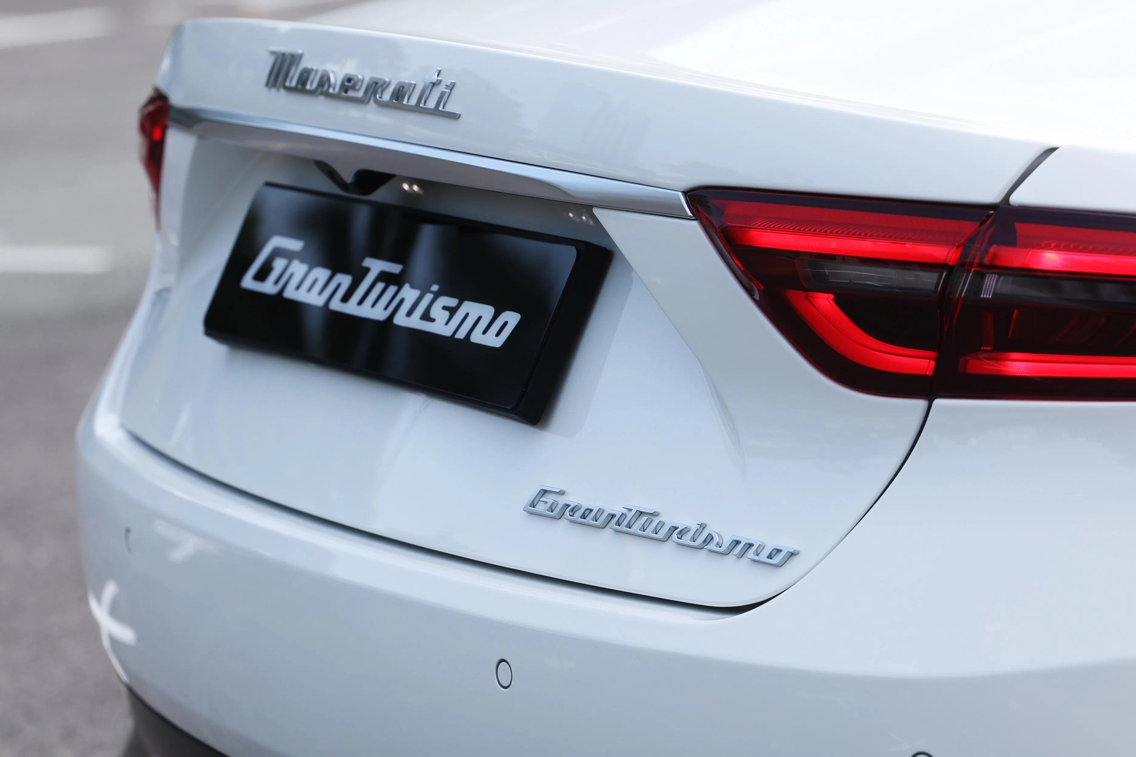 车尾采用全新LED灯，比上一代更细长扁平。（蔡家增摄）