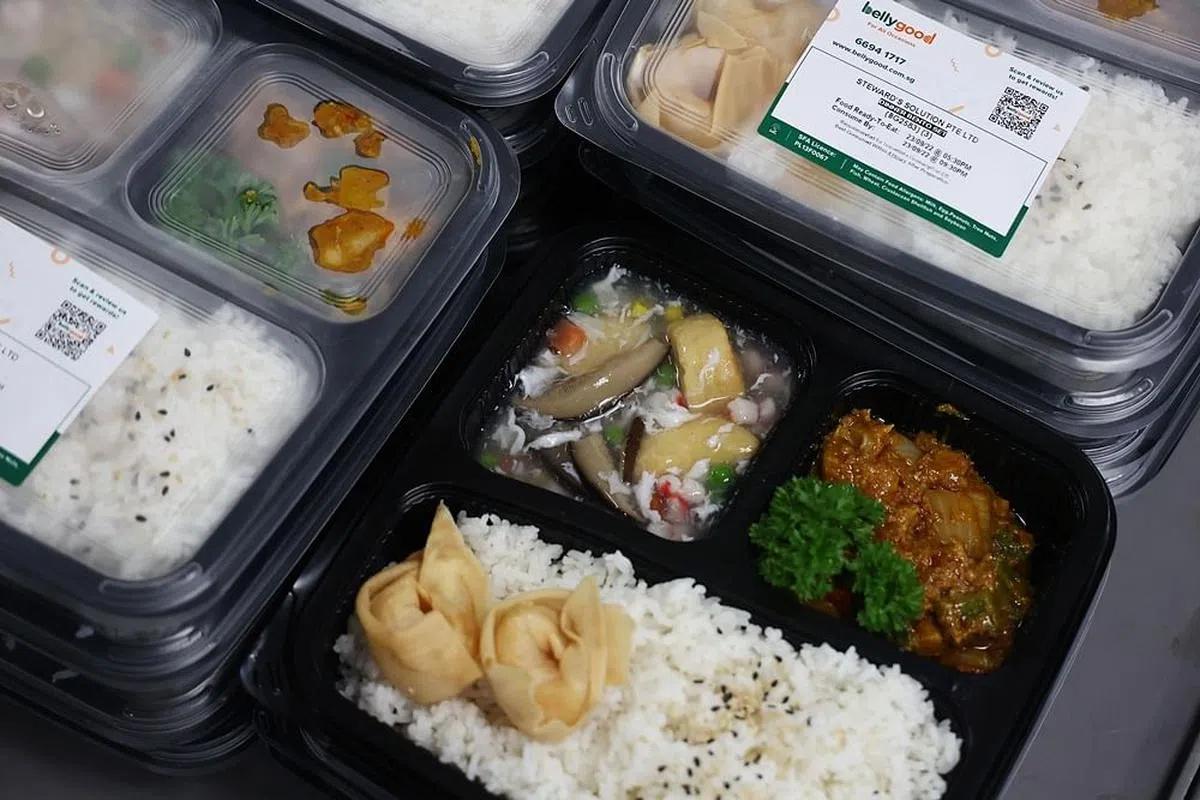 疫情期间受落的便当饭盒为餐饮承办业者创造了机会，即便自助餐恢复，便当饭盒仍有需求。（陈渊庄摄）