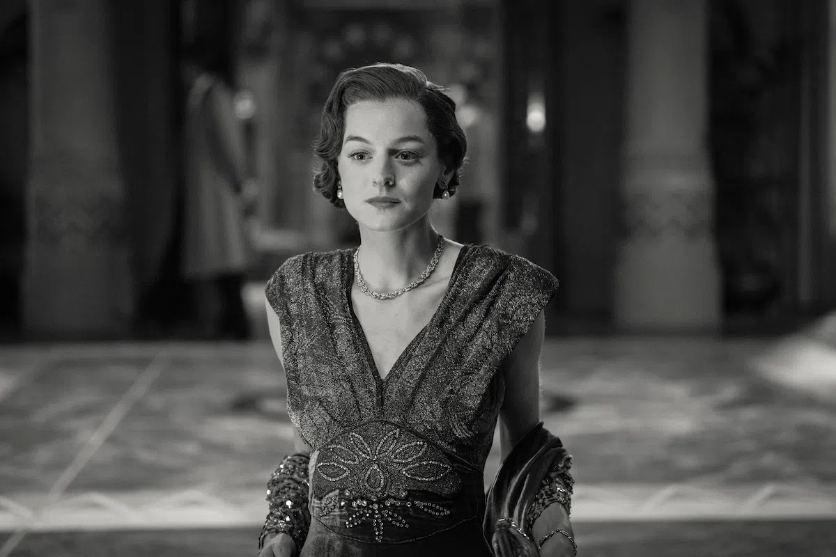 艾玛科林在《白日梦饭店》完美重现典雅大明星风采。（取自Netflix）