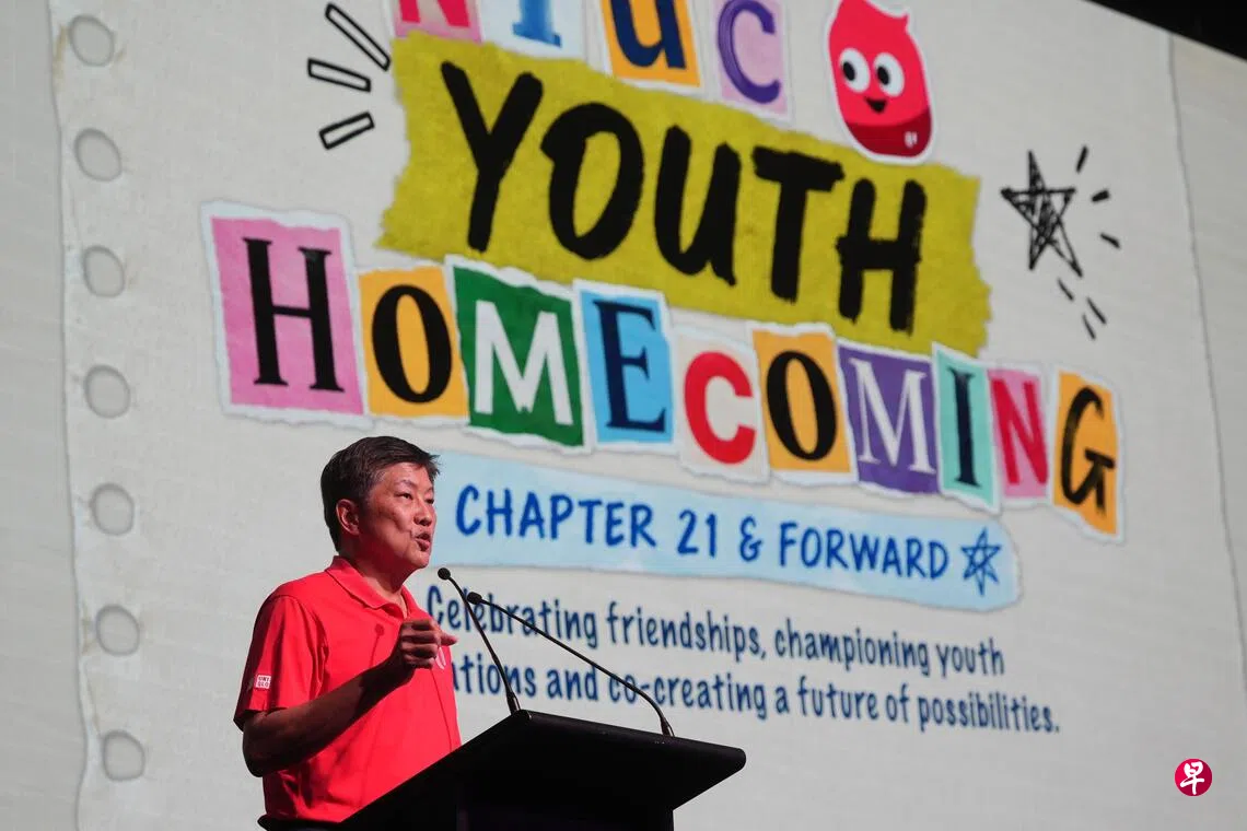 职总秘书长黄志明星期三（8月19日）在职总青年团（NTUC Youth）成立21周年的庆祝晚宴上宣布，符合“职总启航计划奖学金”（NTUC Starter Awards）条件的高等学府从去年的八所增至九所，新开放给南洋理工大学学生申请。 （谢智扬摄）