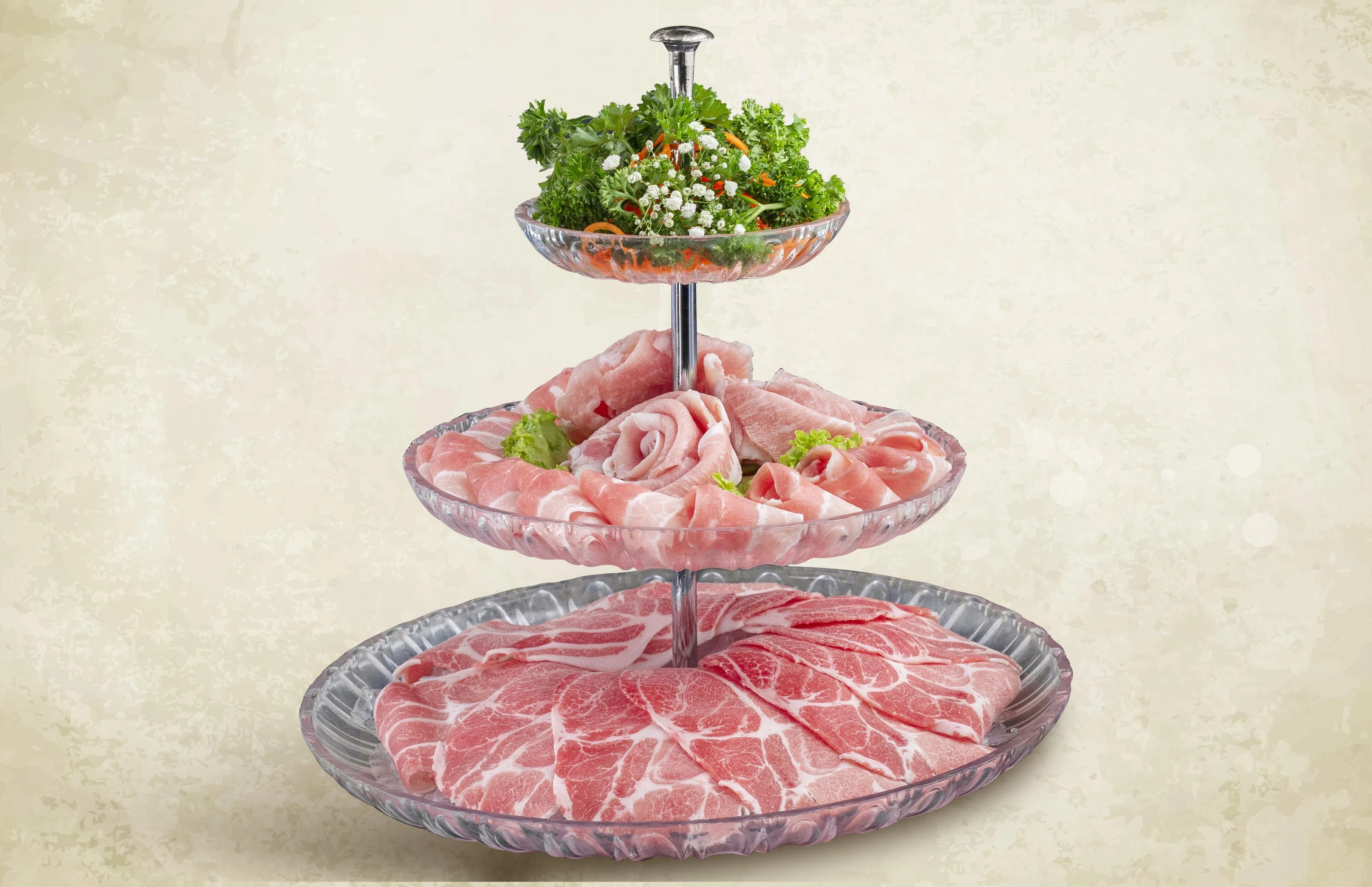 二师兄套餐包含精选黑猪肩肉、玫瑰猪颈肉、白猪五花肉，并搭配蔬菜拼盘和胡椒猪肚鸡汤。（餐馆提供）