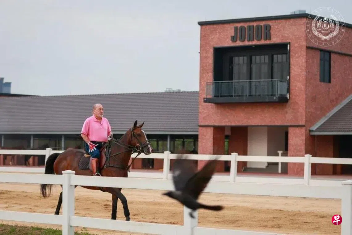马国元首骑马步行实践健康生活| 联合早报