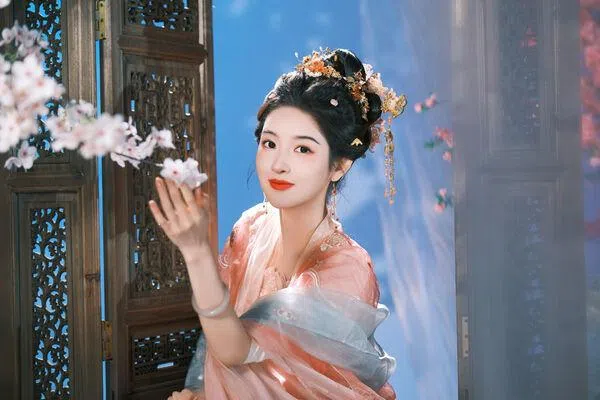 王玉雯演出多部陆剧人气渐升，传出要演古装剧《刺棠》。（取自艺人微博）