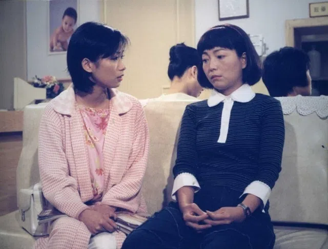 苑琼丹（右）加入TVB后首炮就是参演长剧《亲情》。（互联网）