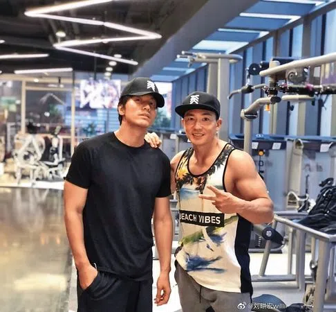 言承旭接受访问时坦言错估形势，以为既然刘畊宏能参加《我在横店打篮球》，自己也一定可以。（取自刘畊宏微博）