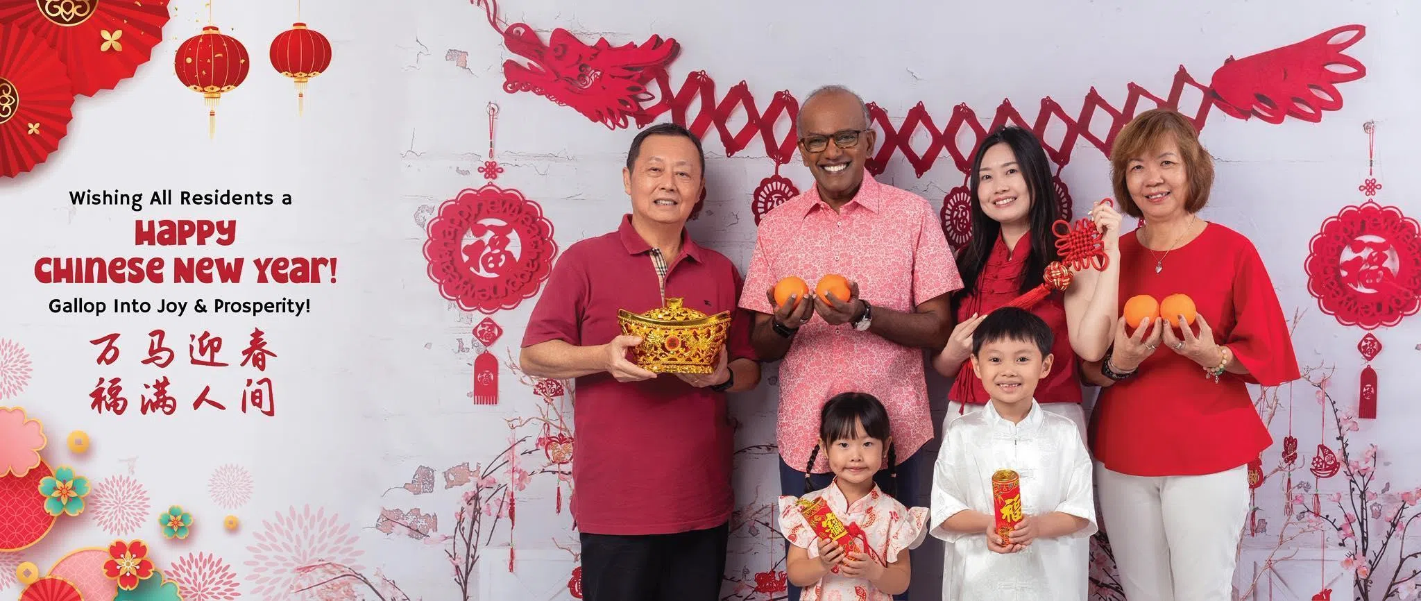 义顺市镇会与基层组织合作设计社区横幅，邀请居民与议员同框， 当中包括义顺集选区议员、国家安全统筹部长兼内政部长尚穆根（后排左二）。（取自尚穆根脸书）