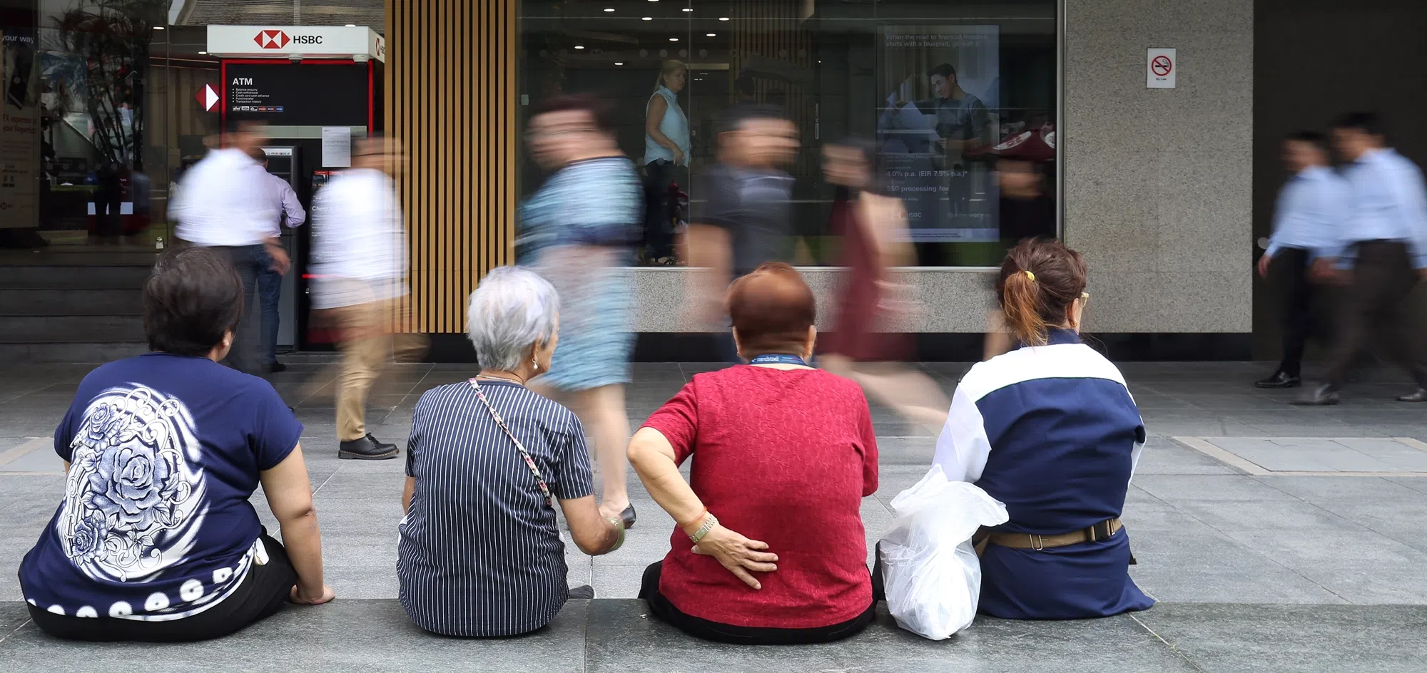 跟一般民众比，年长一辈的数码能力还是相对落后。（档案照）