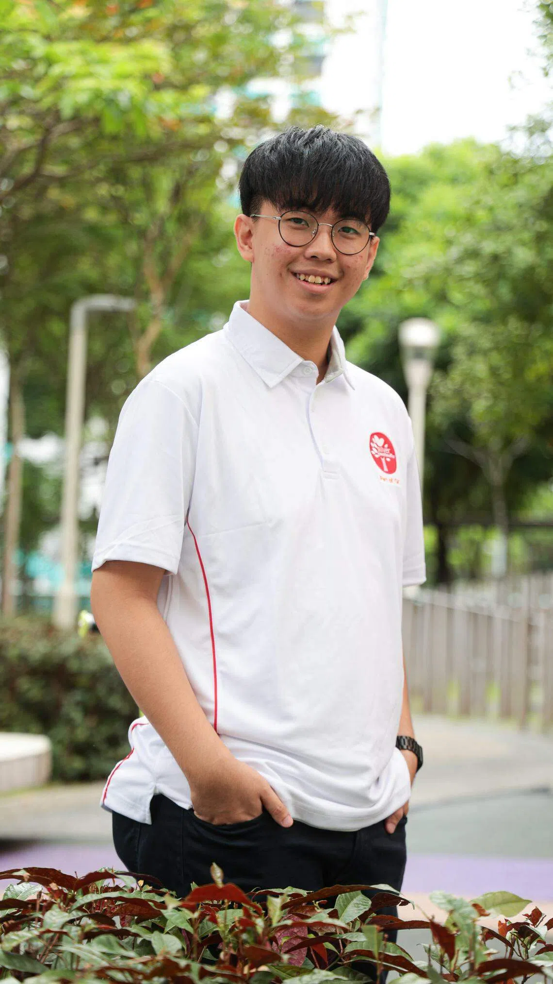 陈绍洋是南洋理工学院社工专业二年级学生，掌握多种方言的他，从小立志成为社工，服务社会，倾听年长者的需求，并为他们提供切实的帮助。（李冠卫摄）