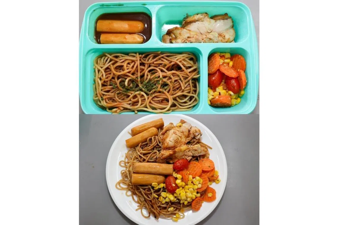 校方受询时指出网络流传的照片没有准确反映预制餐食的供应或分量。图为家长在星期一（1月5日）试吃的日式荞麦面等餐点。（取自华侨中学脸书）
