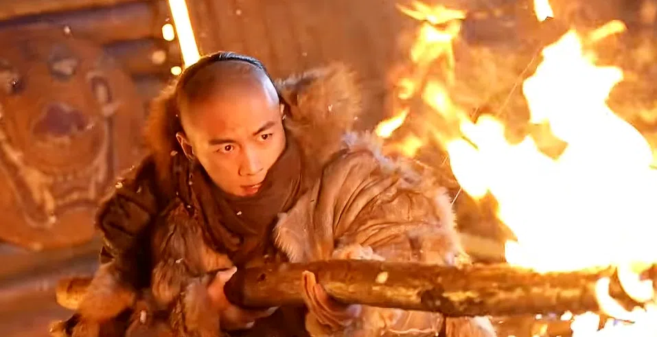 陈晓在《大生意人》的造型多变， 当中包括穿上厚重戏服。（互联网）