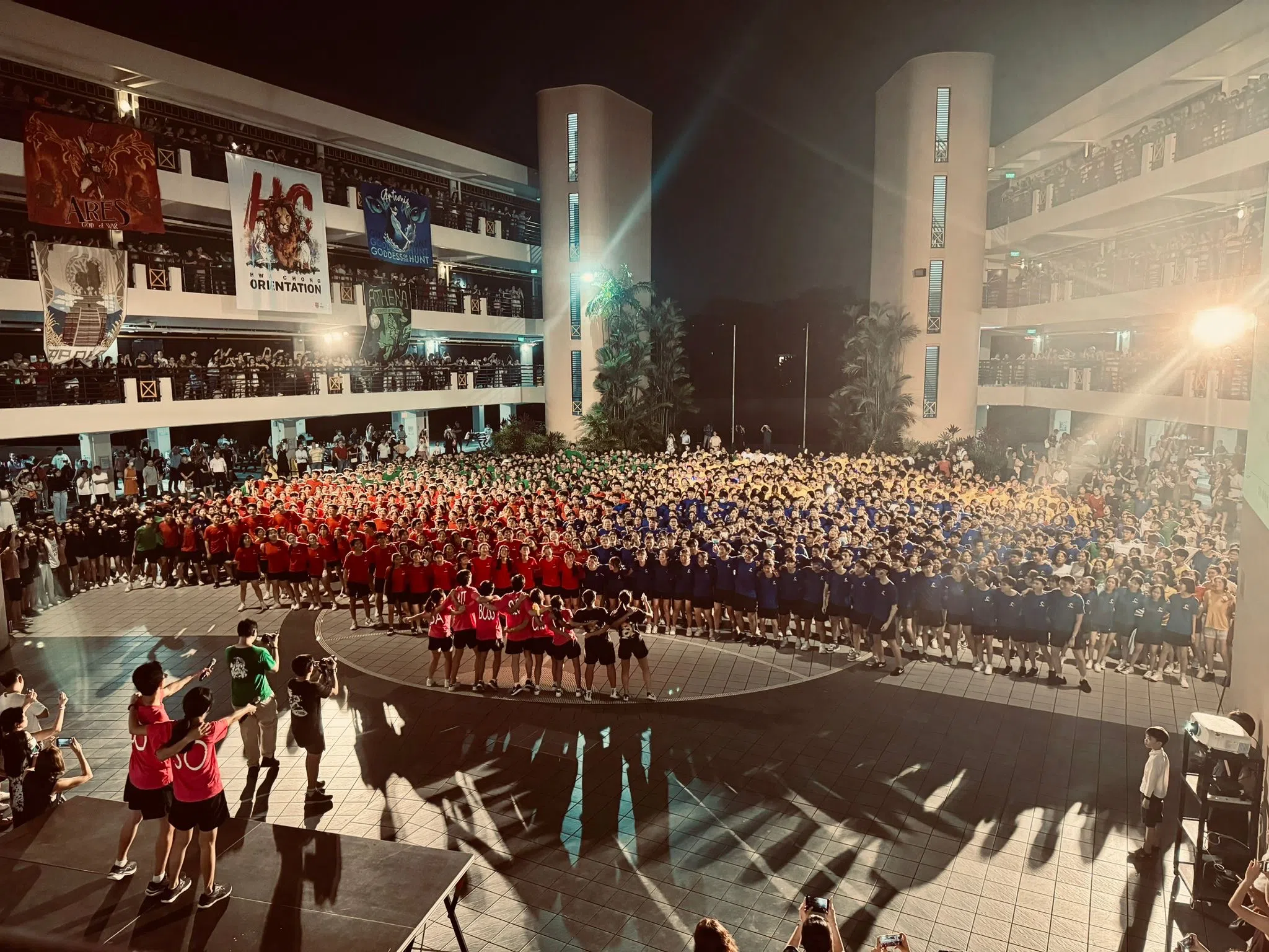  “四个育人学团，一个华中”，学校是华中人温暖的第二个家。（作者提供）