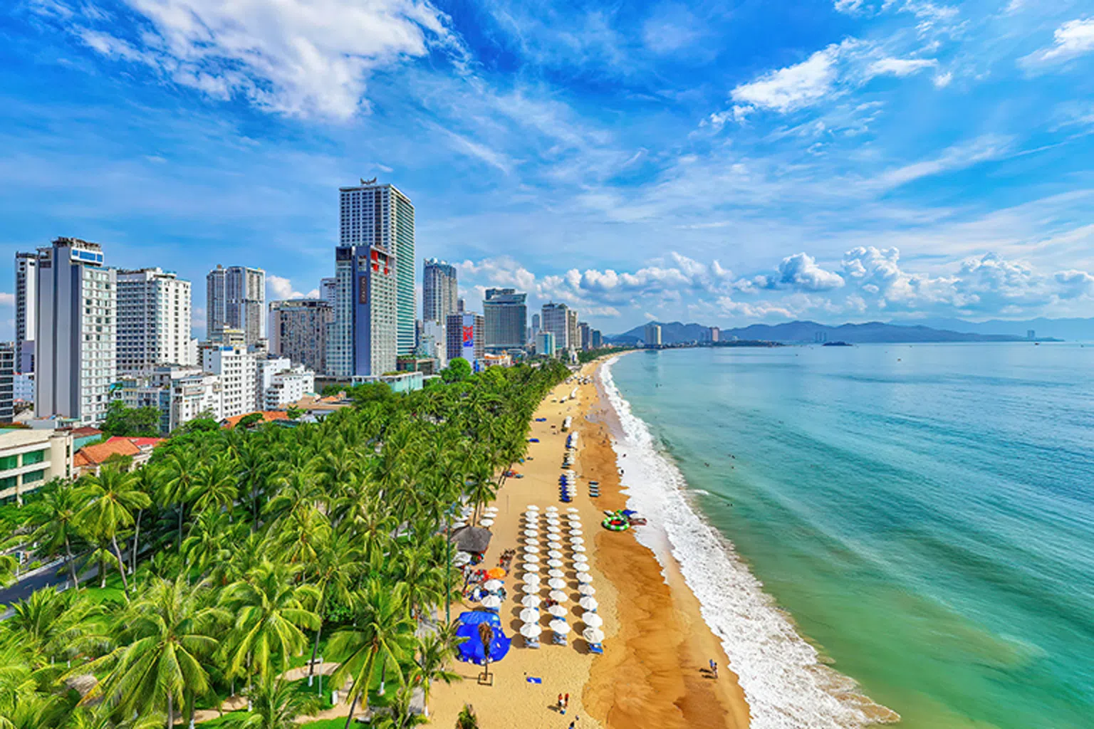 芽庄的蓝，是属于度假的蓝，轻盈、清透、叫人一眼沉醉。（Getty Images）