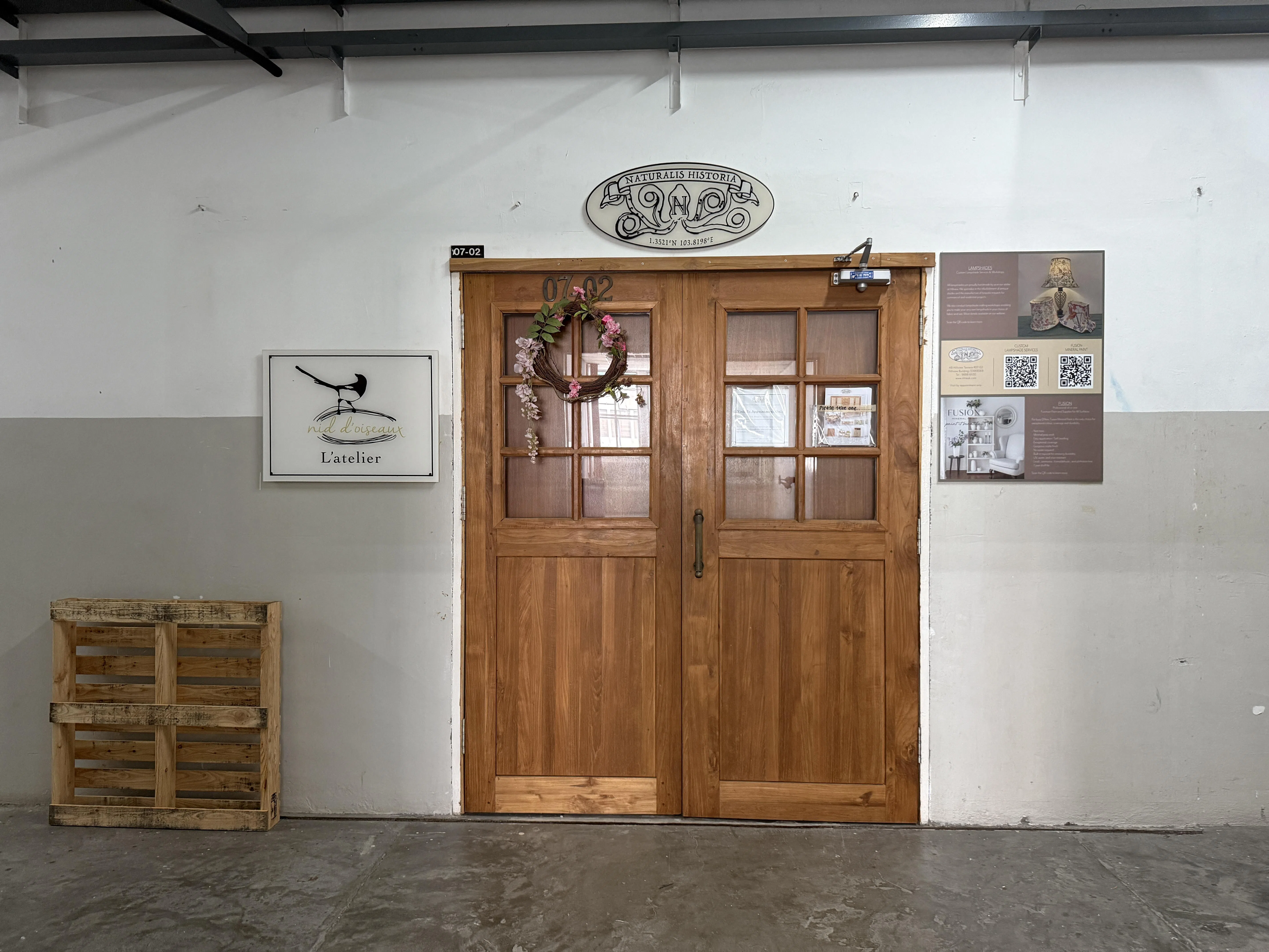 山景大厦七楼的手工灯罩工作室Naturalis Historia提供修复服务。（陈映蓁摄）