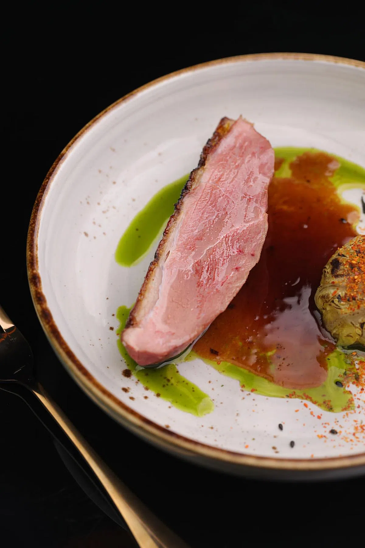 Jidai的法国沙朗鸭肉以日本烧酒汤汁烩煮。（照片由餐馆提供）