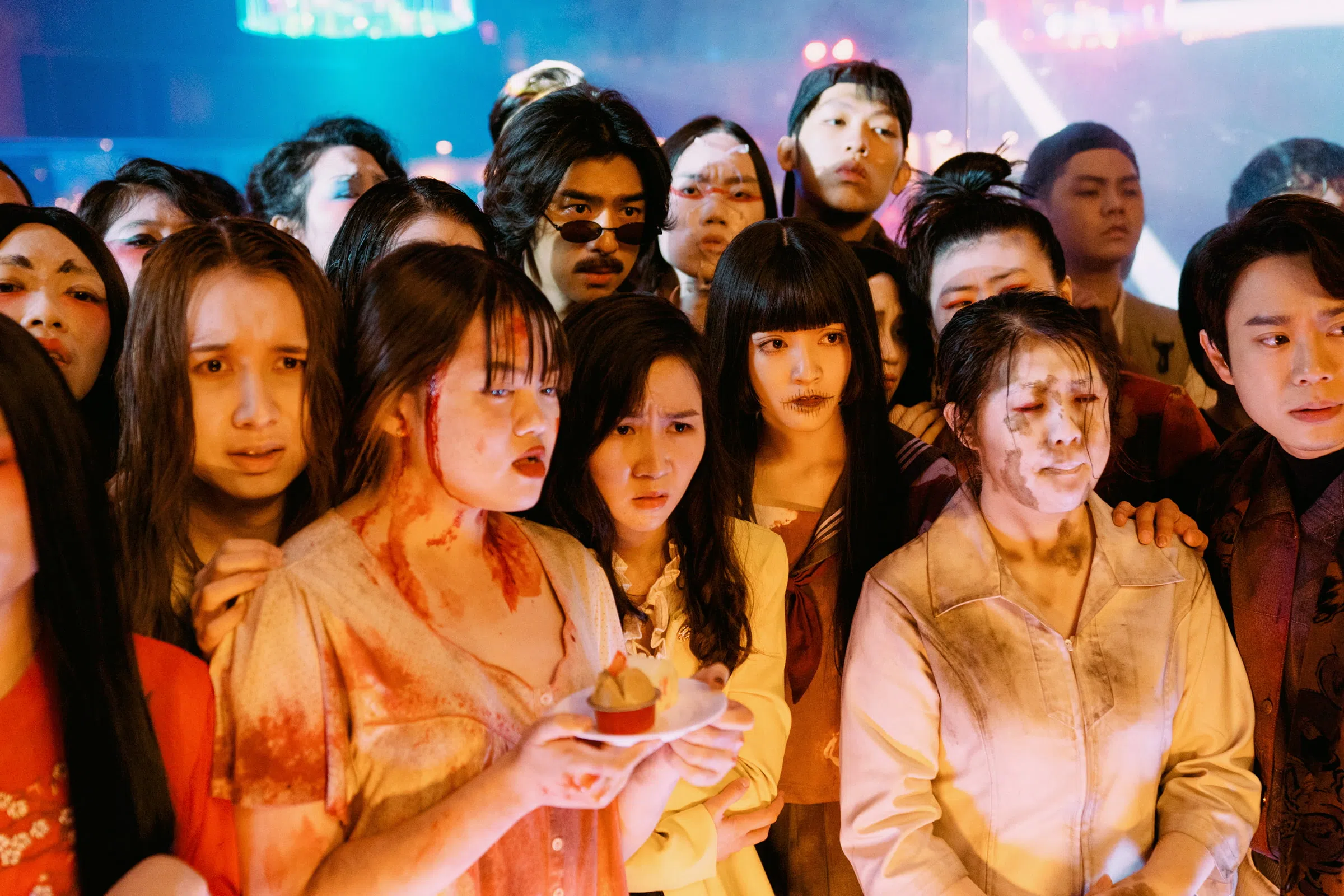 《鬼才之道》里很多鬼演员，经常不小心把张榕容吓一大跳。（索尼影视娱乐提供）