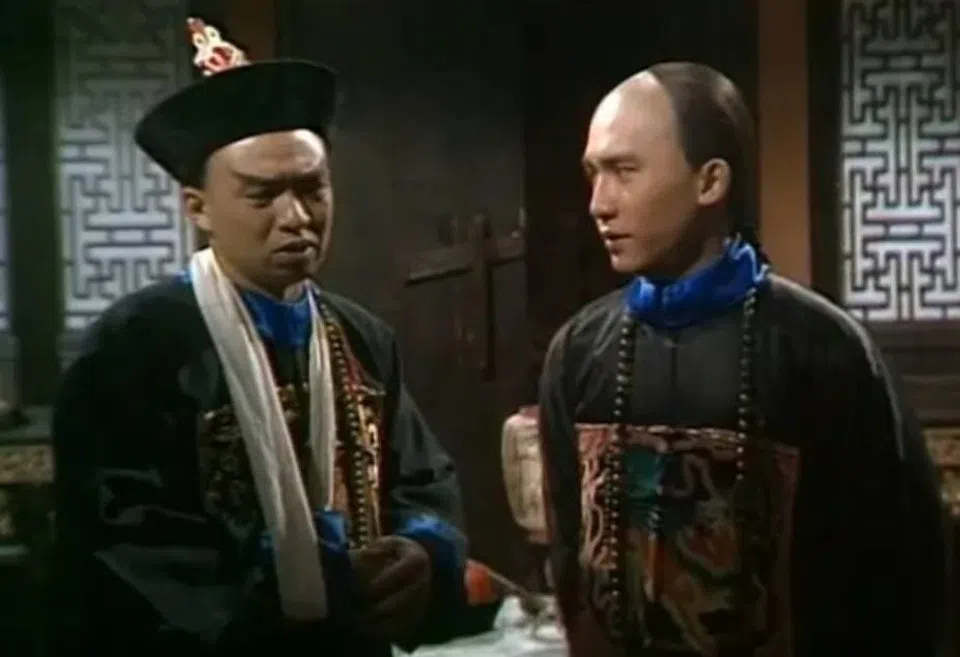 许绍雄（左）曾与梁朝伟合演《鹿鼎记》中的多隆与韦小宝。（互联网）