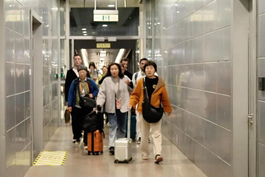 【视频】70余名滞留中东台湾人抵上海后返台