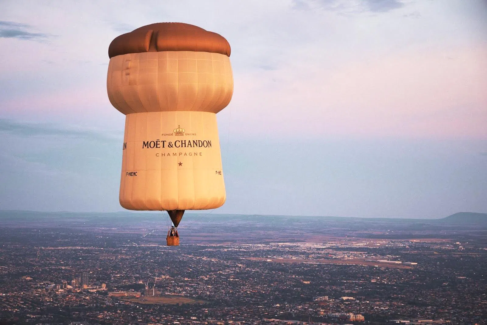 酩悦香槟首次在F1赛事期间提供乘坐热气球体验。（酩悦香槟提供）