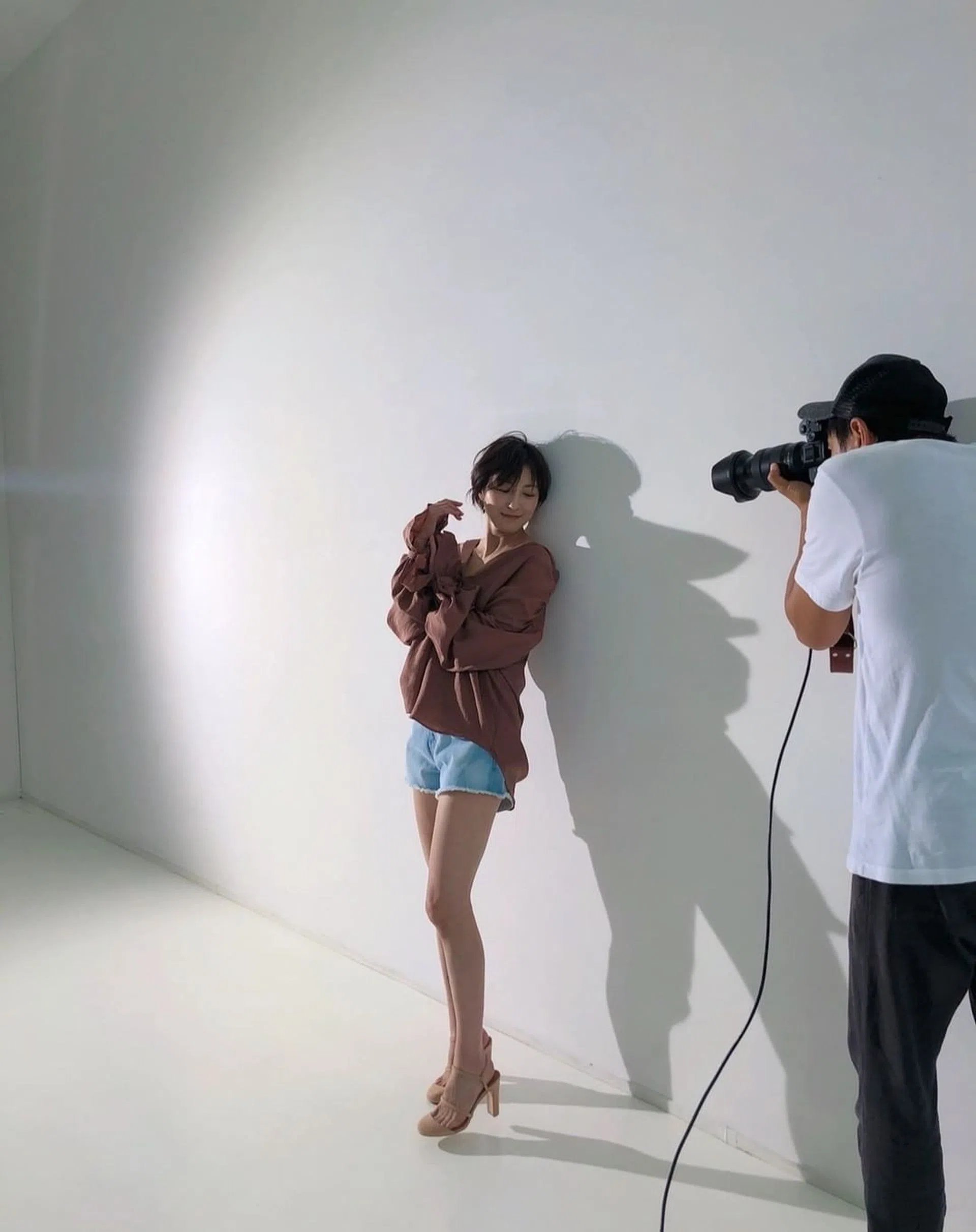 广末凉子日前积极投入写真集的拍摄。（互联网）