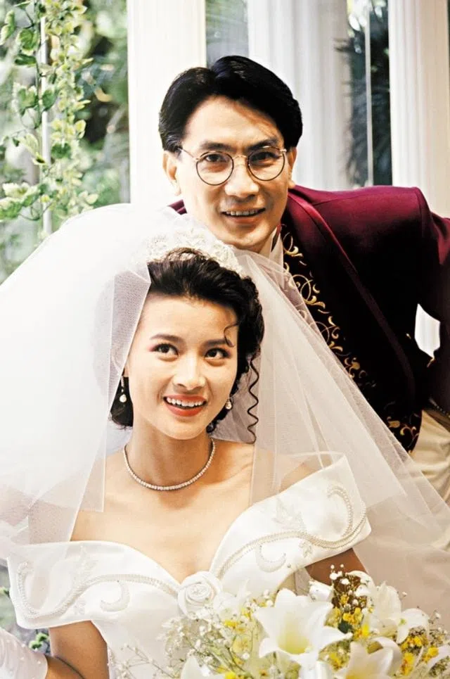 黎燕珊（前）当年嫁给刘永，外界多不看好。（互联网）