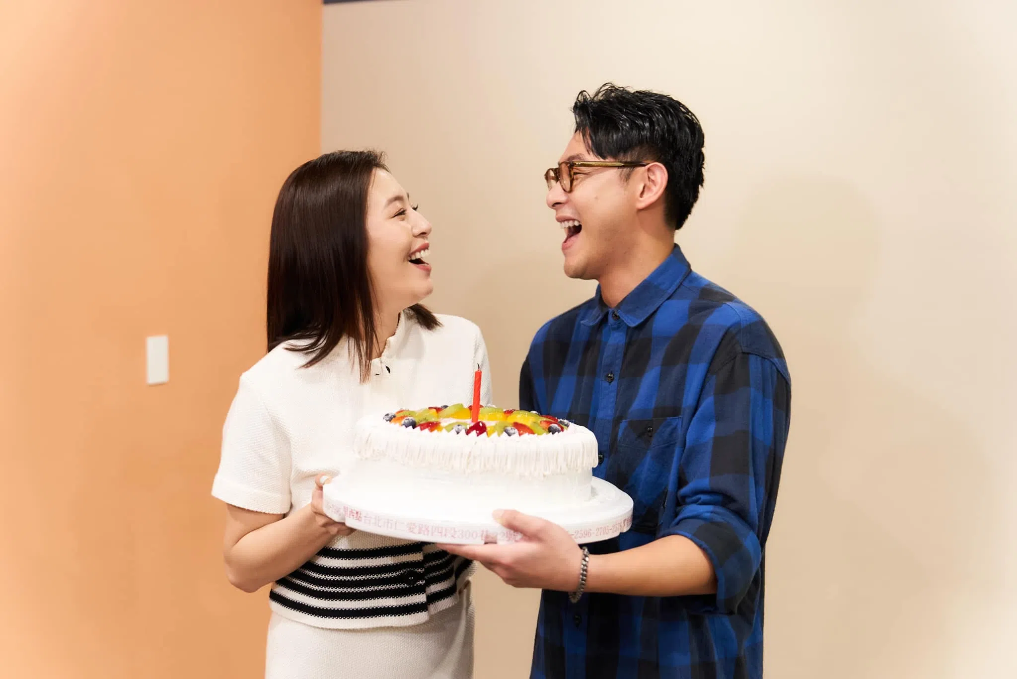 连晨翔去年8月在刘品言生日会上惊喜现身。（取自刘品言脸书）