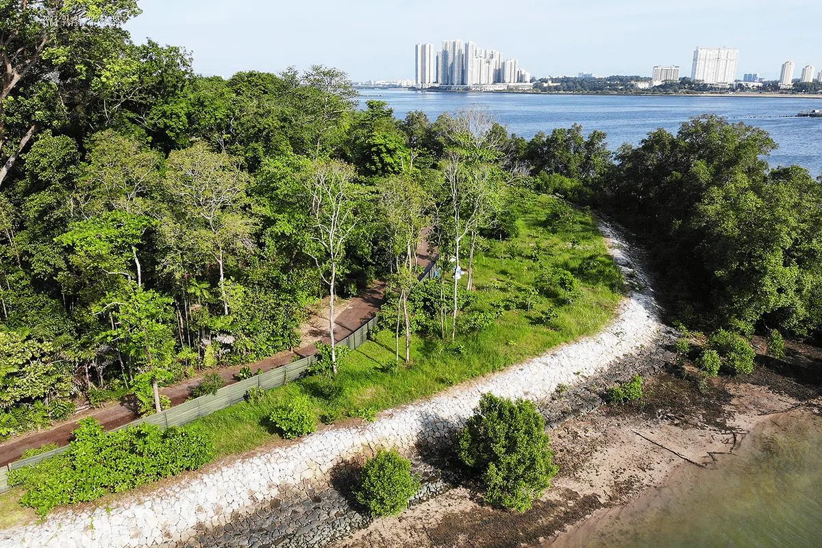 克兰芝一带海岸的石坡，不仅是护岸的第一道防线，也让海岸线焕发生机。（图/国家公园局提供）