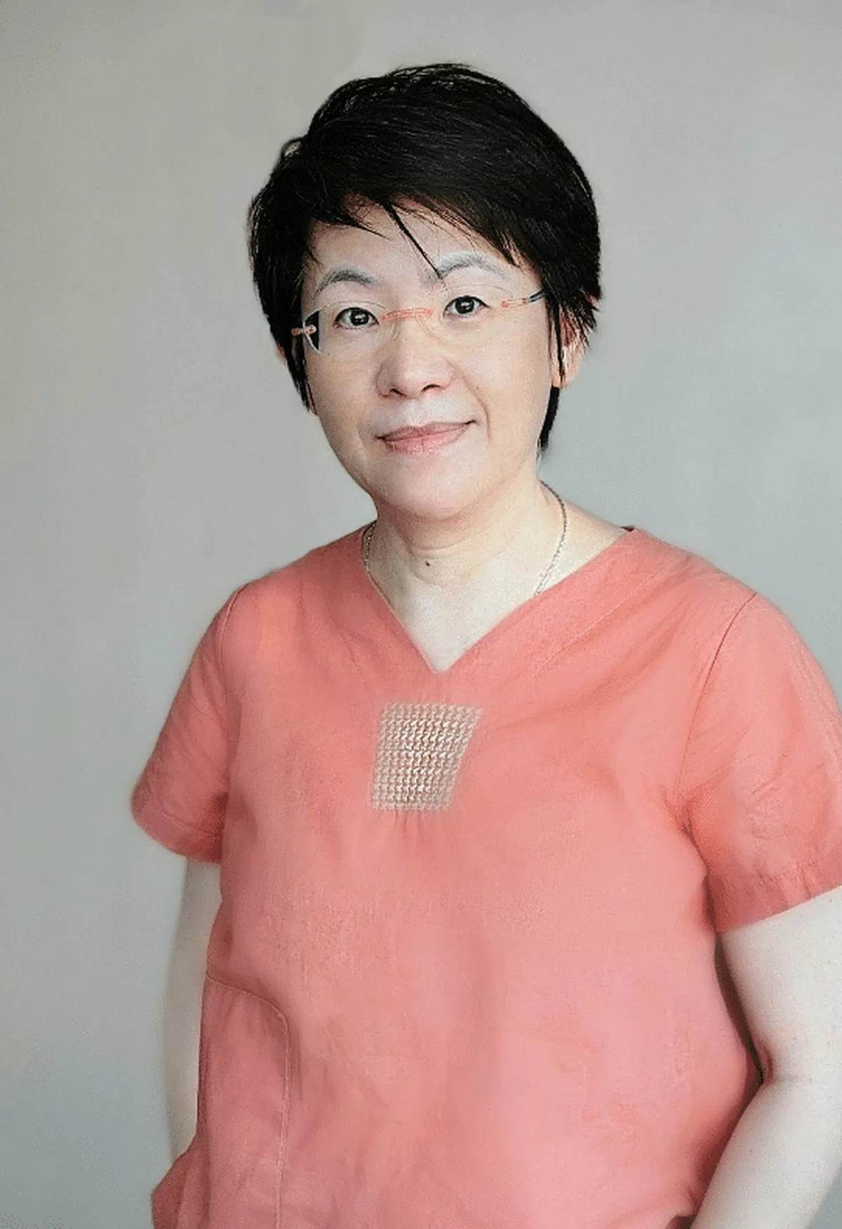 讲师郑海娇会把BTS及其他流行文化融入教材，希望借此提醒学生要凡事都该抱持开放的态度去学习。（受访者提供）