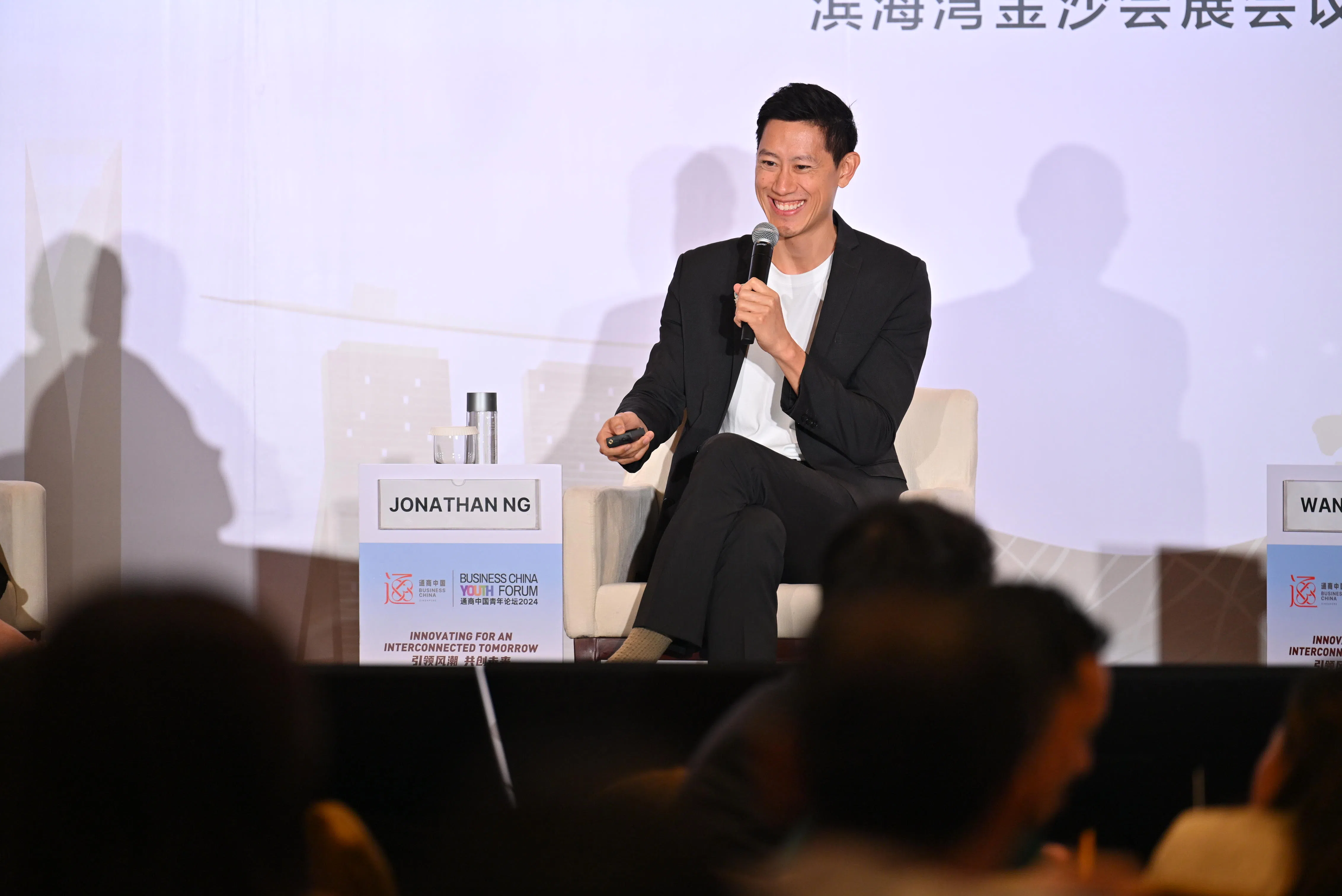 霸王茶姬（新加坡）东南亚区政府和外部事务总监伍文豪分享霸王茶姬吸引青年消费者的原因。（通商中国提供）