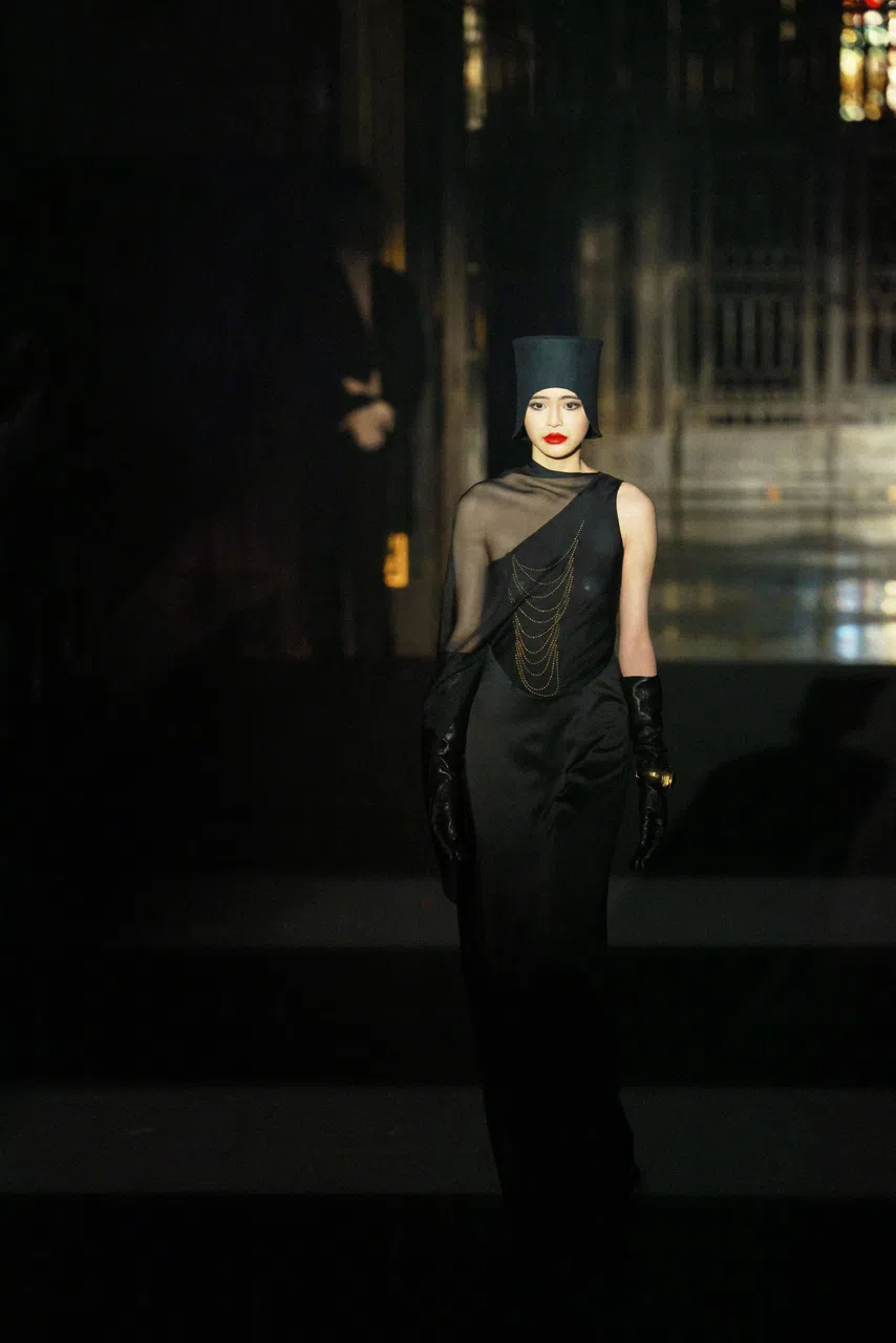 苏祐婕第二次走时装秀。（取自胡兵微博）