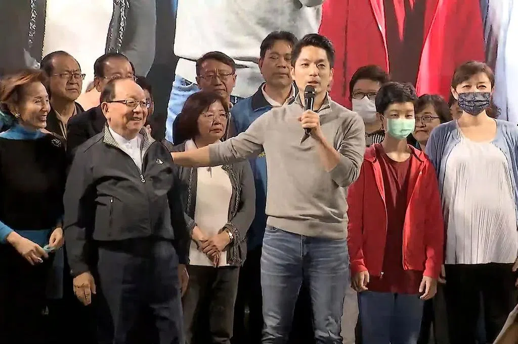 三角战中以42.29％得票率当选台北市长 蒋万安奠定蓝营中生代领导地位